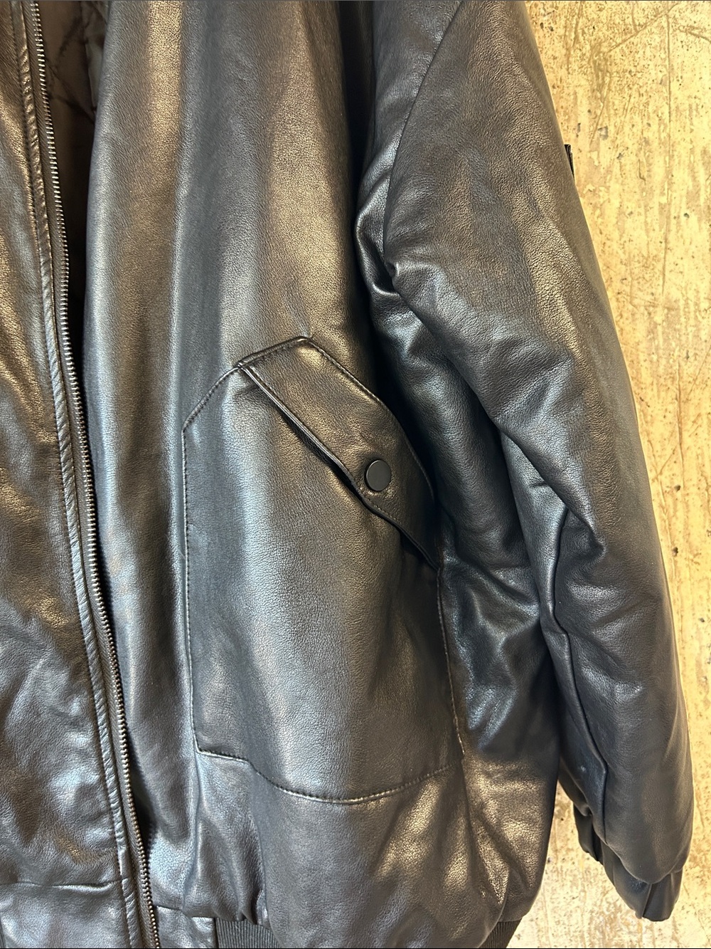 EDIKTED Women's Faux Leather Oversized Bomber Jacket Size M In Black - Picture 8 of 9